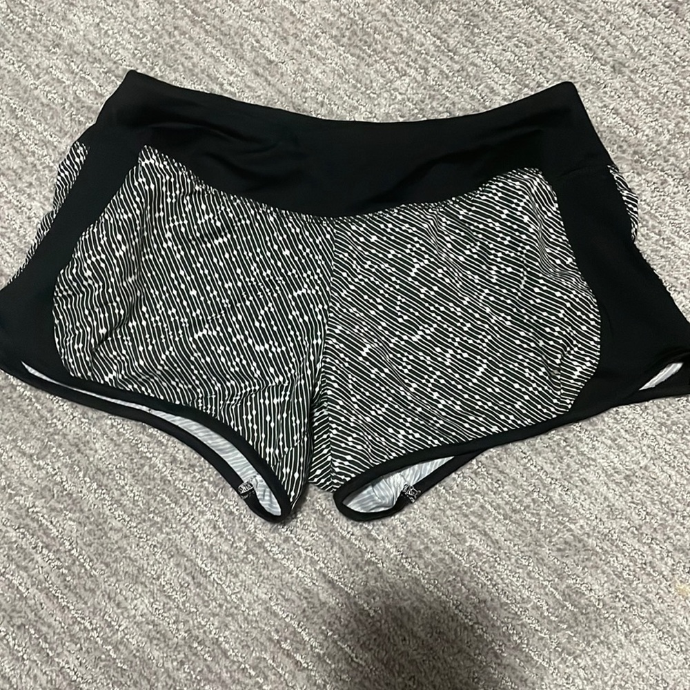 black and white dri-fit nike shorts with netting inside